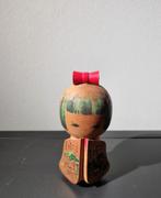 Joli mont Kinko kokeshi de Sugai Sato, Antiquités & Art, Art | Sculptures & Bois, Envoi