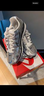 Nike P6000 metallic zilver 40.5, Kleding | Heren, Schoenen, Ophalen, Overige kleuren, Nike, Nieuw