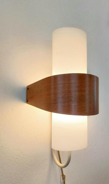 Gezocht: het glas van de NX40 wandlamp Louis Kalff