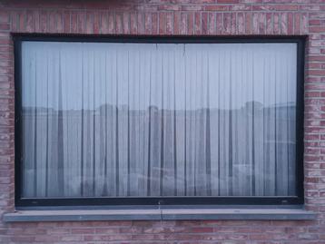 Gratis 2 x pvc raam beschikbaar voor biedingen