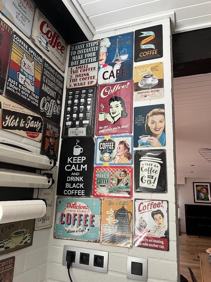 Metalen koffieplaatjes (25 stuks) DEEL 1, Maison & Meubles, Accessoires pour la Maison | Décorations murale, Utilisé, Enlèvement