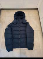 Superdry gewateerde jas, Ophalen