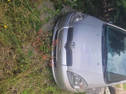 Toyota yaris grijs, Auto's, Toyota, Particulier, Yaris, Elektrische ramen, Radio, Benzine, 3 deurs, Handgeschakeld, Overige kleuren