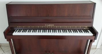 piano zeer goede staat beschikbaar voor biedingen