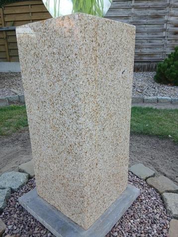 natuursteen & granieten blok van +/- 100 kg & tuinbeeld beschikbaar voor biedingen