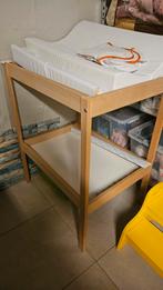 Table à langer IKEA avec petit matelas et chapeau, Enfants & Bébés, Chambre d'enfant | Commodes & Armoires, Enlèvement, Utilisé
