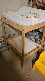 Table à langer IKEA avec petit matelas et chapeau, Enfants & Bébés, Enlèvement, Utilisé