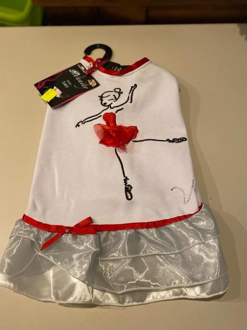 Kleedje + juweeltje aan outletprijsje., Dieren en Toebehoren, Hondenkleding, Nieuw, Hondenjurk, Ophalen of Verzenden
