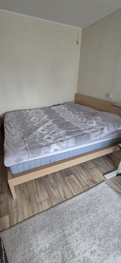 Te koop: IKEA Malm Bed (180x200) met matras en topper, Huis en Inrichting, Slaapkamer | Bedden, Zo goed als nieuw, Tweepersoons