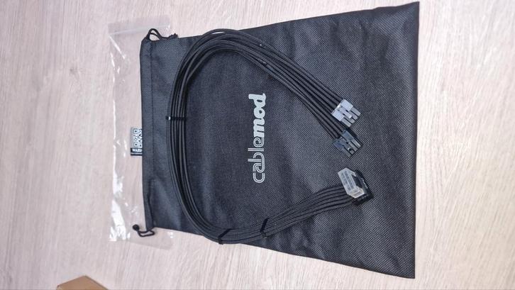 CABLEMOD pro modflex 12v-2x6 90c vers 2x8 pin pci-e, Computers en Software, Overige Computers en Software, Zo goed als nieuw, Ophalen of Verzenden