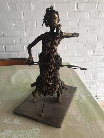 Brons dame met viool, Enlèvement, Bronze