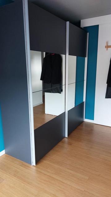 Kleerkast beschikbaar voor biedingen