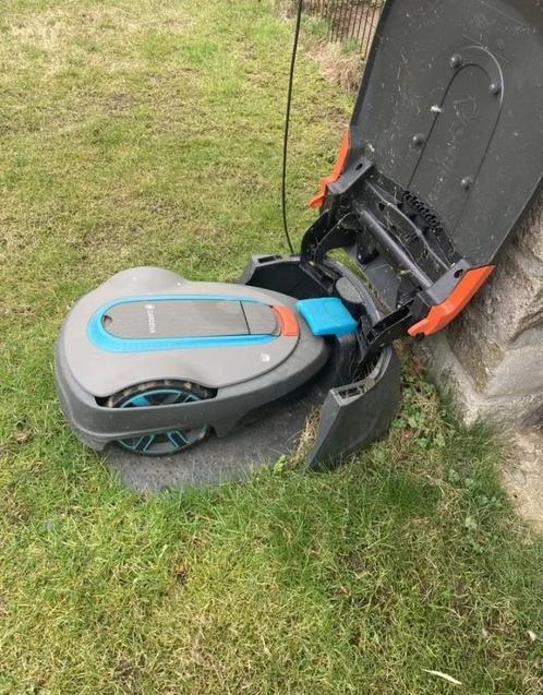 Robotgrasmaaier Gardena Sileno city 500, Tuin en Terras, Robotmaaiers, Zo goed als nieuw, Meer dan 25 cm, Met regensensor, Ophalen of Verzenden