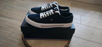 Tommy Hilfiger schoenen beschikbaar voor biedingen
