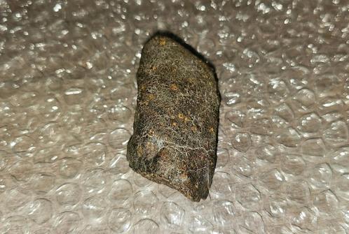 Chondrite Meteorite met Fusion Crust 102 gram, Verzamelen, Mineralen en Fossielen, Ophalen of Verzenden