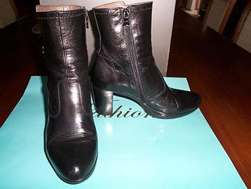 NERO GIARDINI Laarzen 37/38 ZGS € 145 beschikbaar voor biedingen