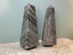 2 obélisques en marbre gris. 163/CB., Enlèvement
