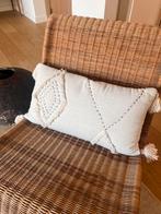 Kussen met zwart stiksel, Ophalen, Zo goed als nieuw, Overige kleuren