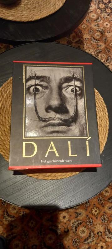 Dali het geschilderde werk deel 1 en 2  beschikbaar voor biedingen