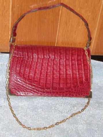 Retro bordeaux handtas of schoudertas beschikbaar voor biedingen