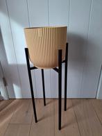 Bloempot op staander, Enlèvement