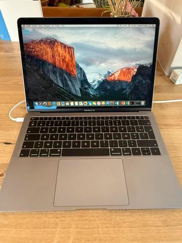 Macbook Air retina 13 inch 2019 beschikbaar voor biedingen