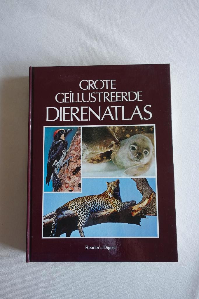 BOEK #26 - GROTE GEÏLLUSTREERDE DIERENATLAS, Boeken, Dieren en Huisdieren, Zo goed als nieuw, Ophalen of Verzenden