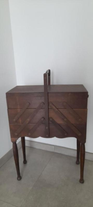 boîte à couture ancienne en bois sur pieds, Antiquités & Art, Enlèvement