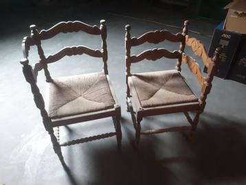 2 chaises d'angle vintage en bois