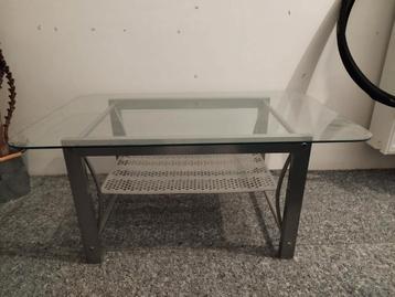 Table basse avec plateau en verre et structure en métal, Enlèvement, Comme neuf