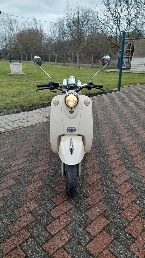 VENESI ZOE A-KLASSE TE KOOP, Fietsen en Brommers, Scooters | Overige merken, Zo goed als nieuw, Benzine, Ophalen
