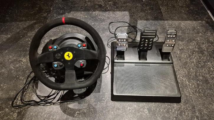 Thrustmaster T300 Ferrari Alcantara-editie, Games en Spelcomputers, Spelcomputers | Sony Consoles | Accessoires, Gebruikt, PlayStation 4