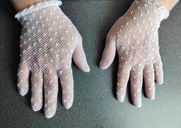 Gants de fête et postiche, Enlèvement, Gants