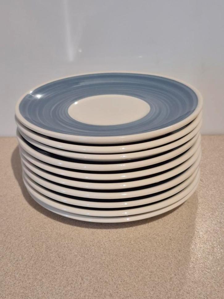 Boch Frères vintage ondertassen (10 stuks) beige blauw, Huis en Inrichting, Keuken | Servies, Gebruikt, Bord(en), Overige stijlen