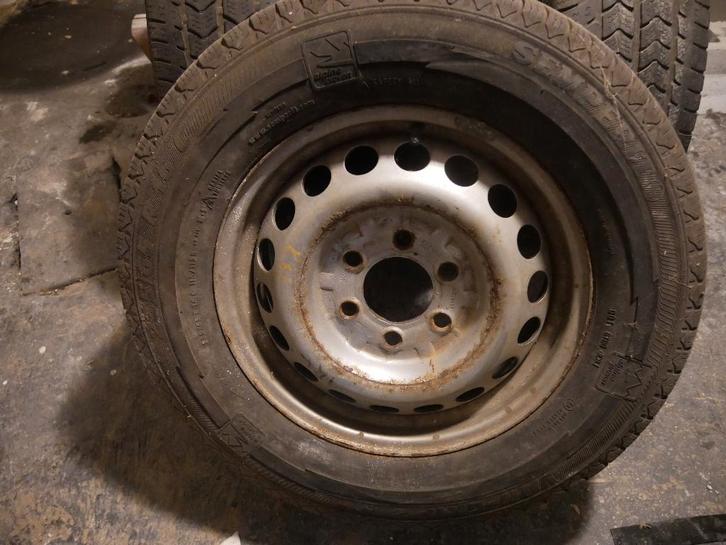 jantes et pneus hiver pour CAMIONNETTE, Auto-onderdelen, Banden en Velgen, Velg(en), Winterbanden, Bestelwagen, Gebruikt, Ophalen