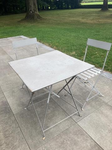 Table de jardin et chaises pliables beschikbaar voor biedingen
