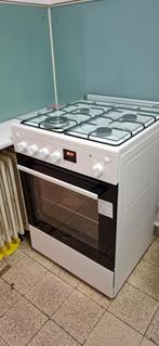 Cuisinière Gazinière AEG modele 2022, état neuf 60x60x 83 cm, Neuf, Gaz, Classe énergétique A ou plus économe, 4 zones de cuisson