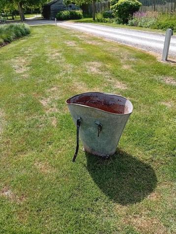 Brocante kolendrager bloempot  beschikbaar voor biedingen