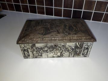 oud Vintage metalen kistje met reliëfafdrukken beschikbaar voor biedingen