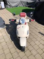 Super leuke Vespa accu scooter 12V, Nieuw, Ophalen