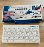 Bluetooth keyboard azerty, Computers en Software, Ophalen of Verzenden, Azerty, Zo goed als nieuw