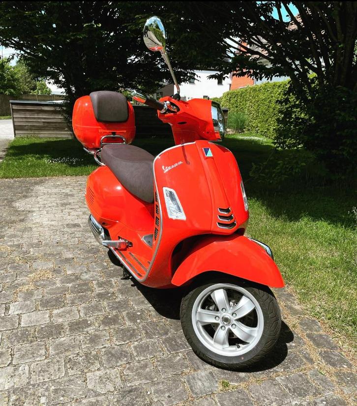 Vespa GTS 125cc Arancio Impulsivo, Motos, Motos | Piaggio, Particulier, Scooter, jusqu'à 11 kW, Permis Moto A1 minimum, Éclairage LED