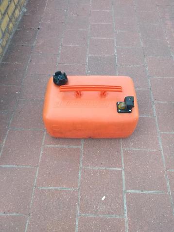 benzinetank buitenboordmotor beschikbaar voor biedingen