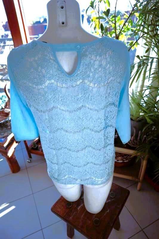 creatief sfeervol helder licht blauw blouse T-shirt, Kleding | Dames, Blouses en Tunieken, Zo goed als nieuw, Maat 38/40 (M), Blauw