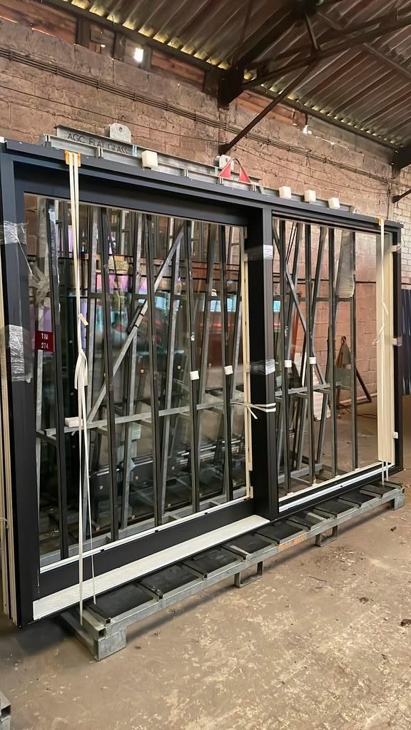 Schuifraam alu ral9004, heroal, nieuw 339cm x 210,3cm, Doe-het-zelf en Bouw, Raamkozijnen en Schuifdeuren, Nieuw, Raamkozijn, Aluminium