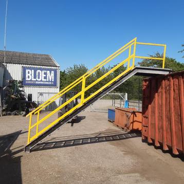 trap met bordes 2,92hg x 4,54 mtr uitval armleuning beschikbaar voor biedingen