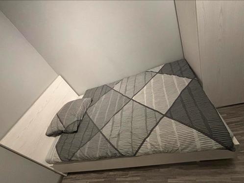 Slaapkamer wit hout te koop bed matrass en kast, Huis en Inrichting, Slaapkamer | Complete slaapkamers, Zo goed als nieuw, Twijfelaar