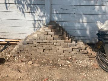 2m2 betonnen klinkers beschikbaar voor biedingen
