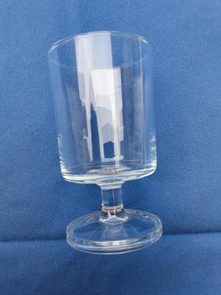 Lot de 12 verres non utilisés sur socle, Maison & Meubles, Cuisine | Vaisselle, Neuf, Verre ou Verres, Autres styles, Verre, Enlèvement ou Envoi