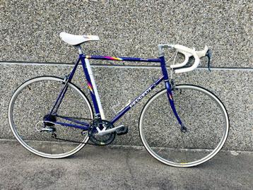 Vintage Peugeot Koerfiets beschikbaar voor biedingen